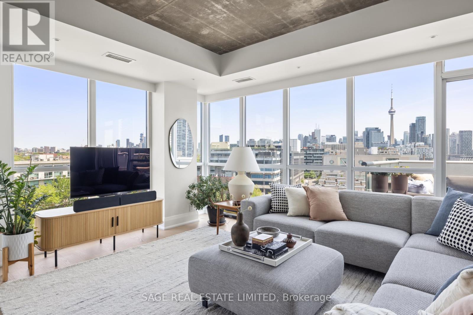 Property at 912 - 1 SHAW STREET image 2