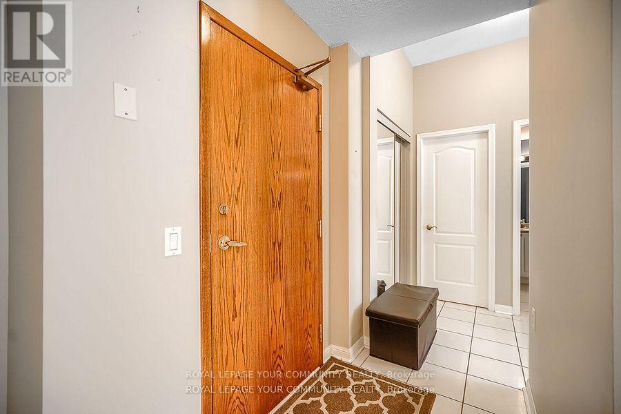 109 - 2502 Rutherford Road, Vaughan (Maple), Ontario  L4K 5N6 - Photo 6 - N12269944