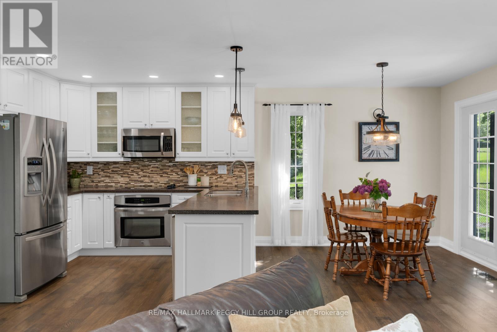 Property at 2235 MEADOWLAND STREET image 4