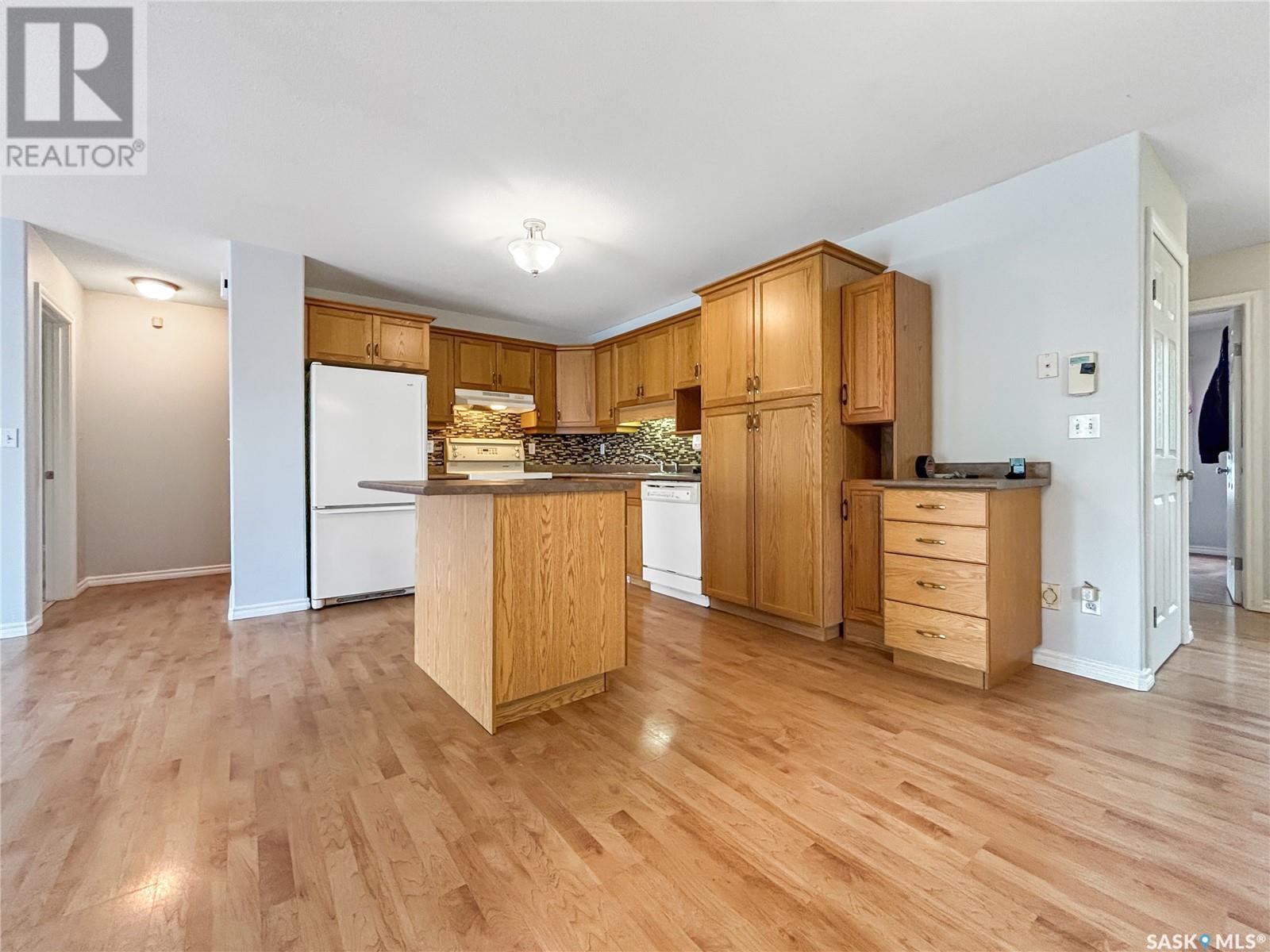 Property at 20 110 Banyan CRESCENT image 4