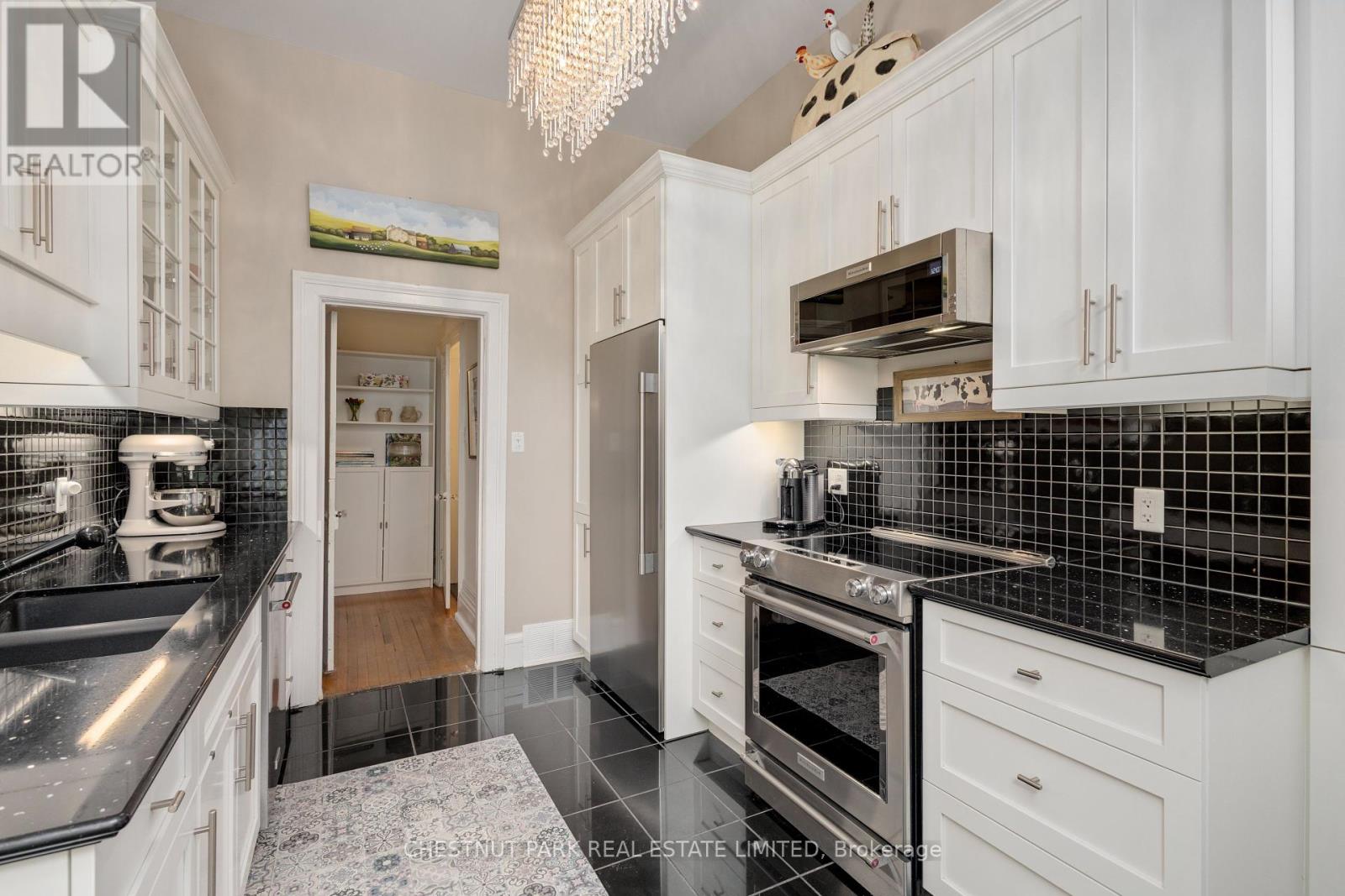 219 Charles Street, Belleville, Ontario  K8N 3M3 - Photo 11 - X12270180