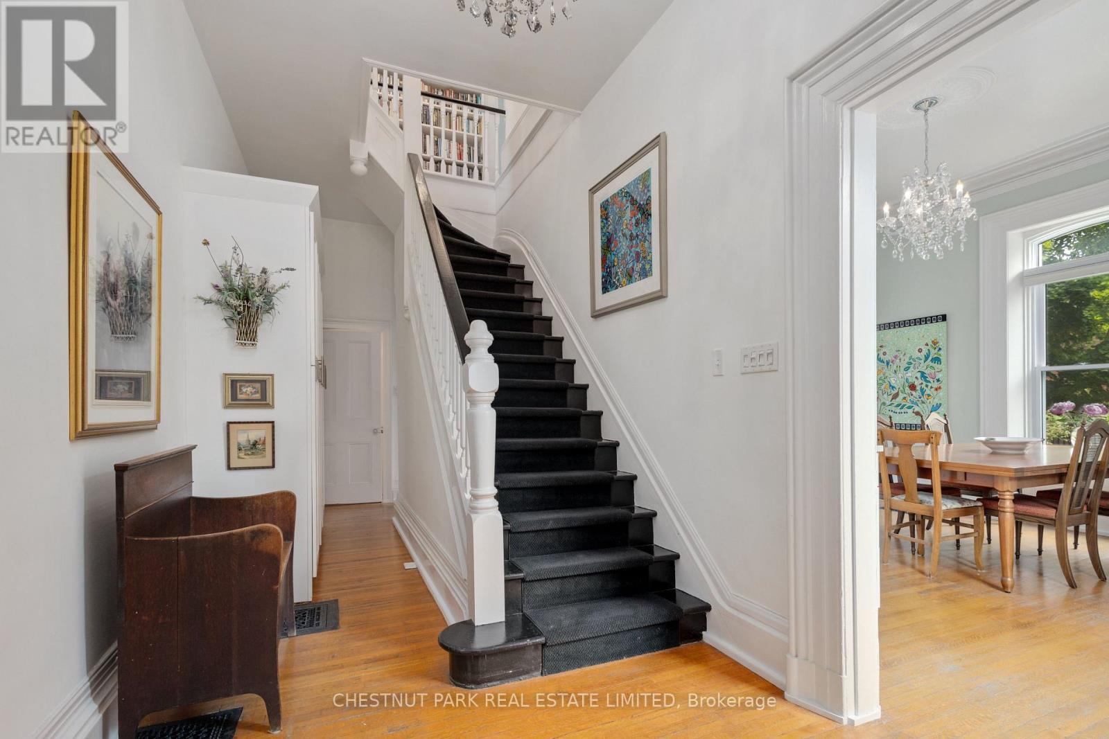 219 Charles Street, Belleville (Belleville Ward), Ontario  K8N 3M3 - Photo 4 - X12270180