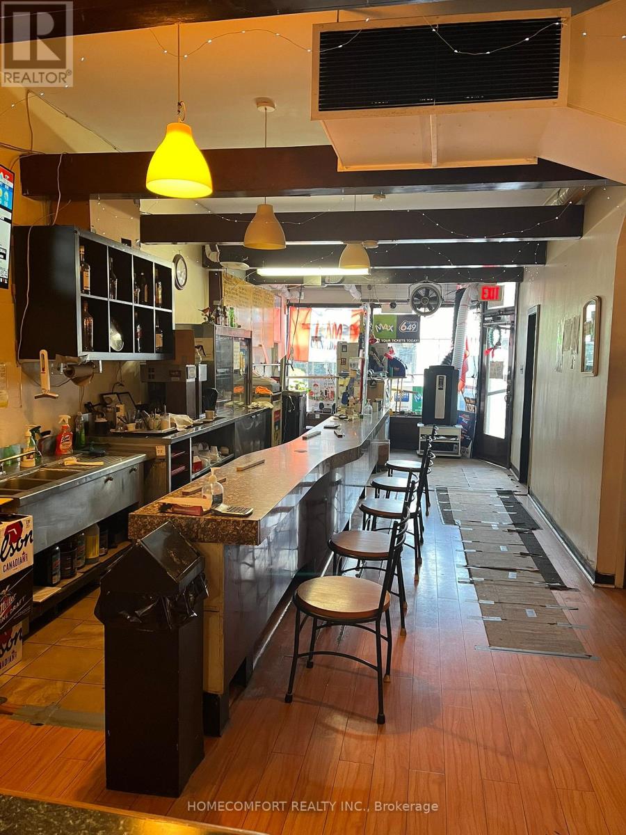 2846 Dufferin Street, Toronto (Yorkdale-Glen Park), Ontario  M6B 3S3 - Photo 5 - W12270032