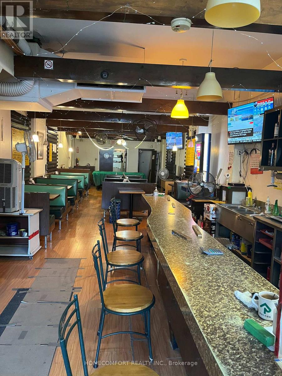 2846 Dufferin Street, Toronto (Yorkdale-Glen Park), Ontario  M6B 3S3 - Photo 7 - W12270032