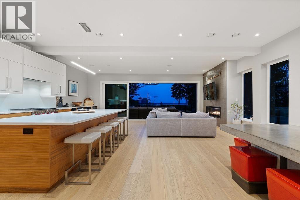 105 Monte Vista Court, North Vancouver, British Columbia  V7N 4N1 - Photo 10 - R3024247