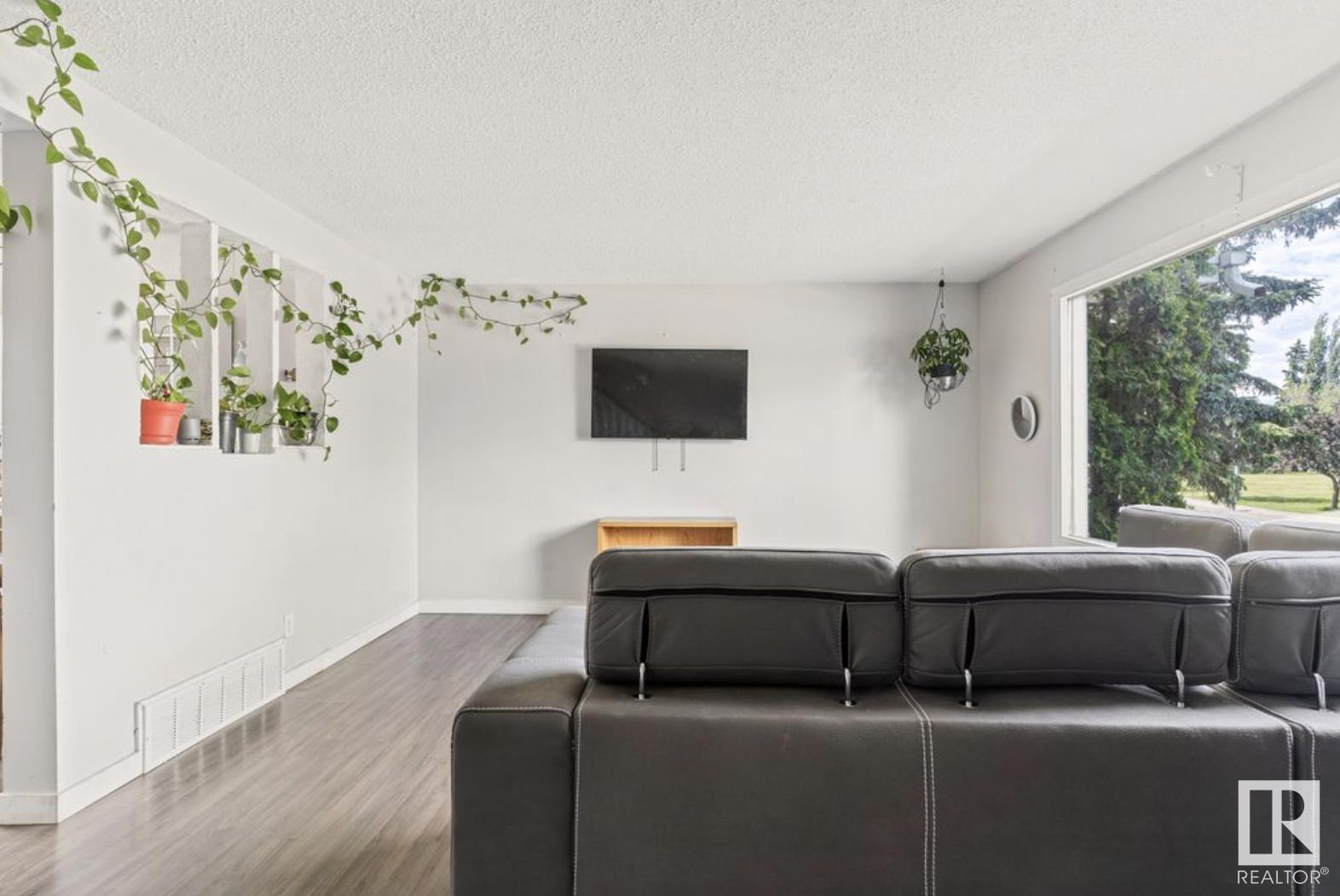 Property at 16121 110 Avenue NW image 5
