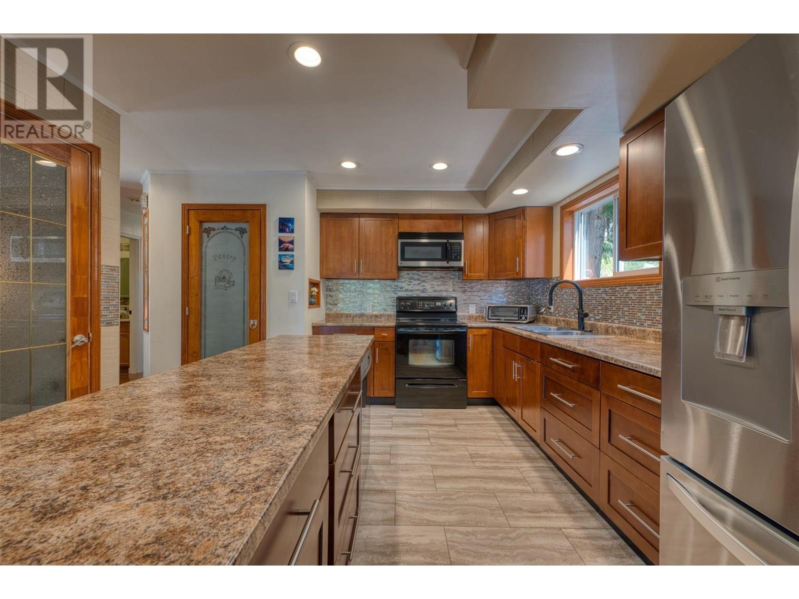 10775 Pinecrest Road, Vernon, British Columbia  V1H 2C1 - Photo 12 - 10354417