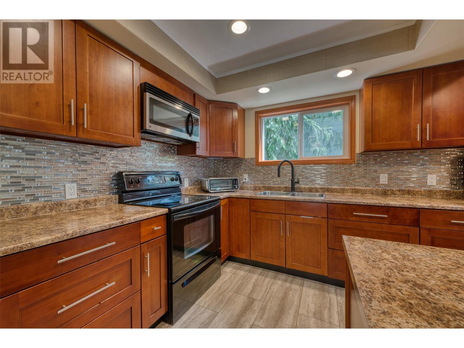 10775 Pinecrest Road, Vernon, British Columbia  V1H 2C1 - Photo 9 - 10354417