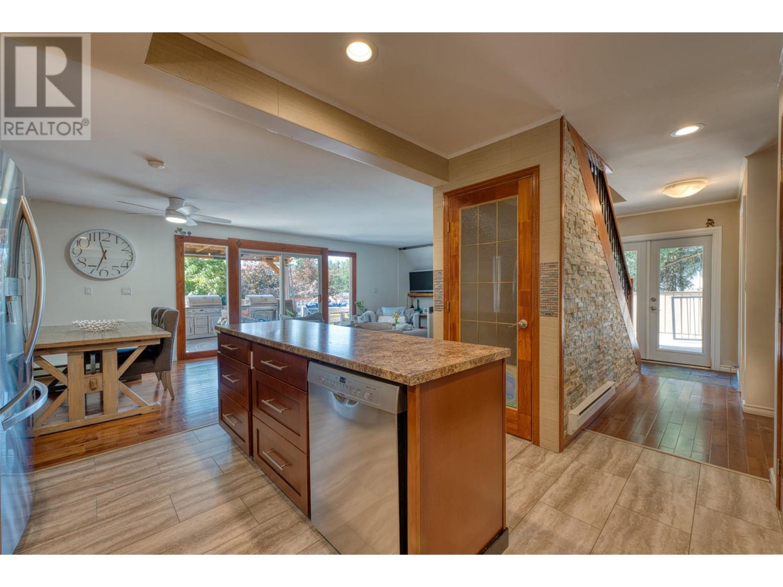 10775 Pinecrest Road, Vernon, British Columbia  V1H 2C1 - Photo 10 - 10354417