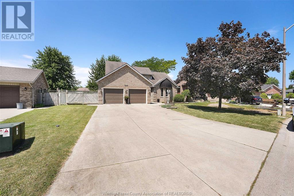 Property at 229 GREENWOOD CRESCENT image 4