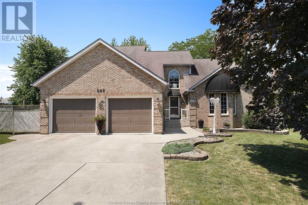 Property at 229 GREENWOOD CRESCENT image 2