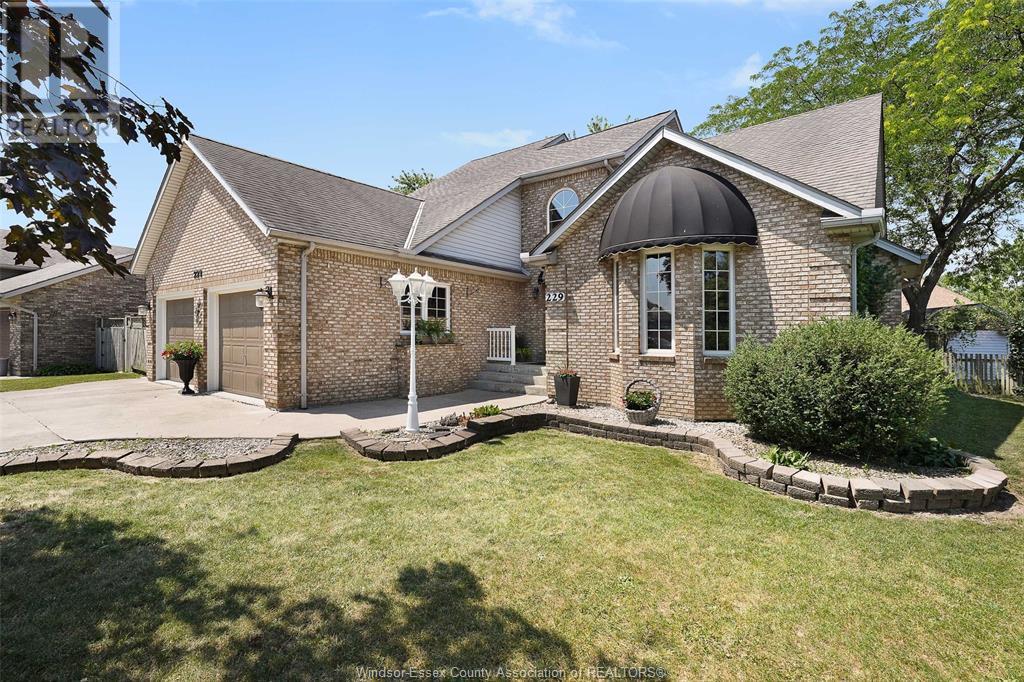 Property at 229 GREENWOOD CRESCENT image 1