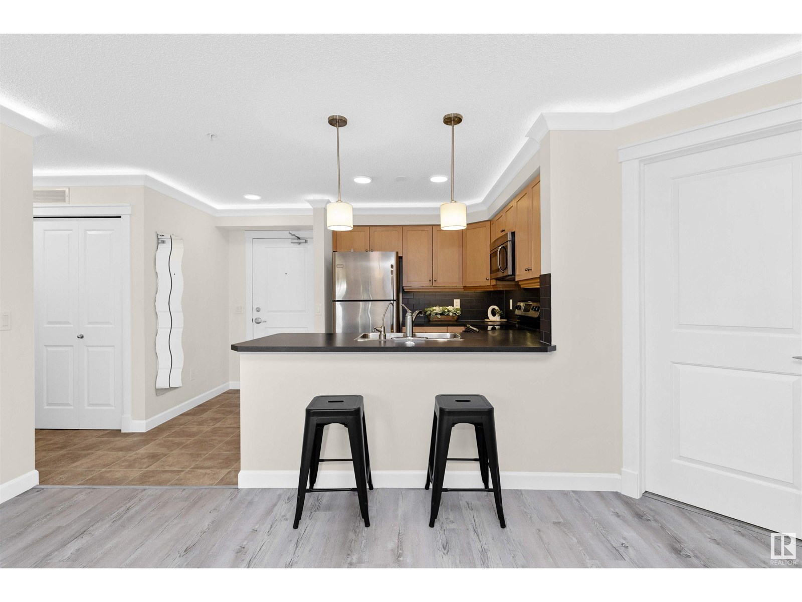 Property at #220 3719 WHITELAW LN NW image 4