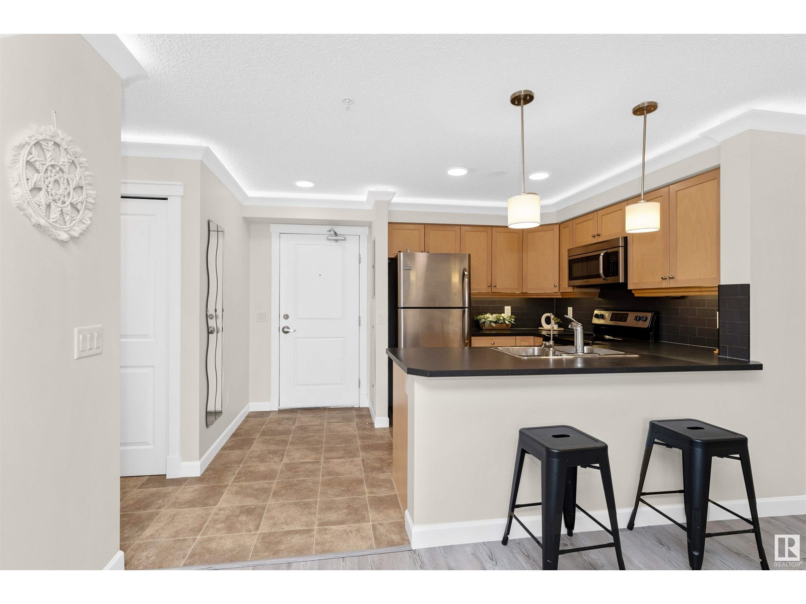 Property at #220 3719 WHITELAW LN NW image 5