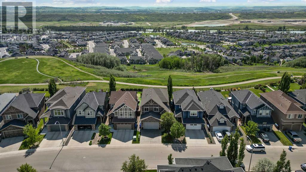 Property at 39 Cranarch Terrace SE image 1