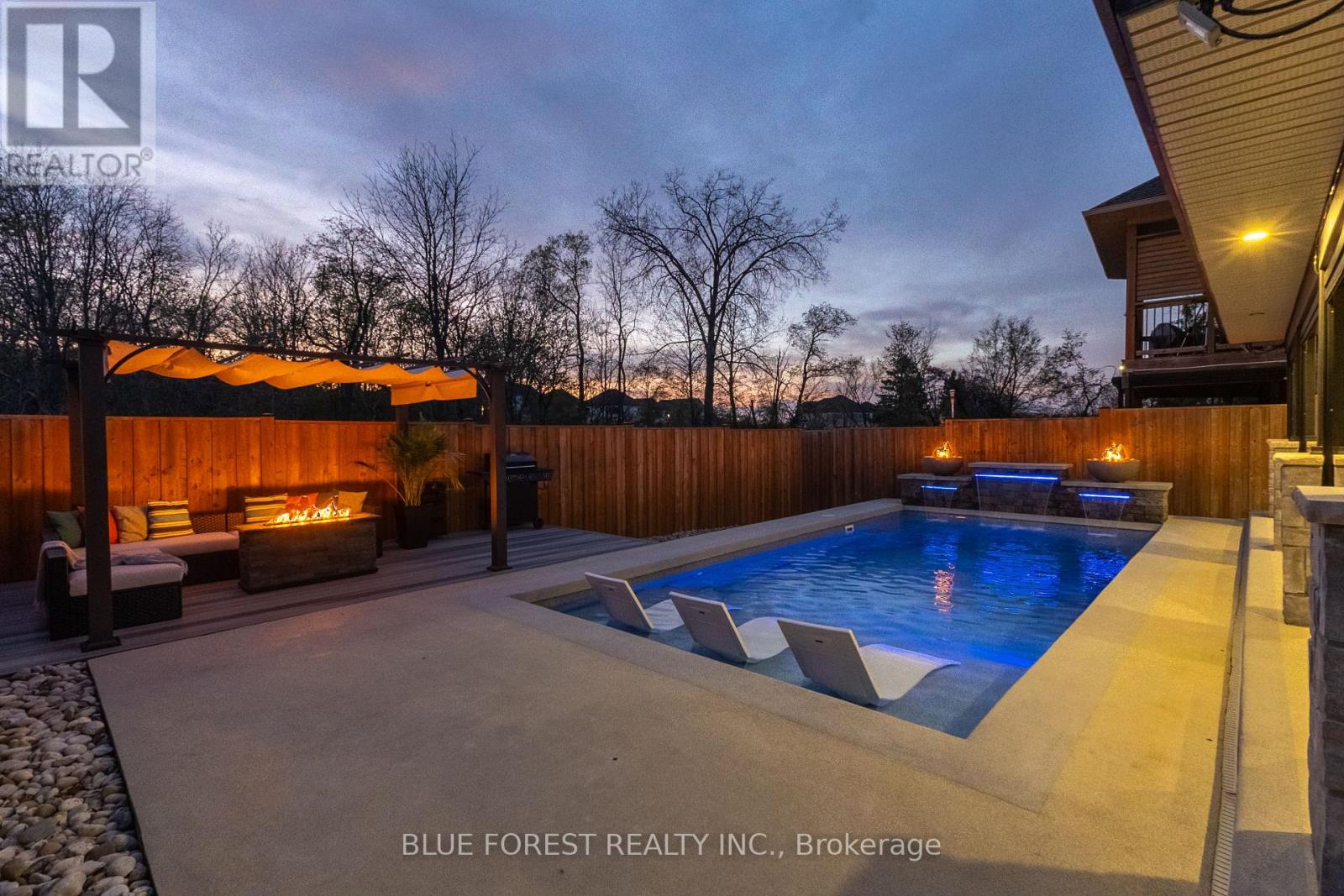 Property at 2529 SEVEN OAKS RIDGE image 3