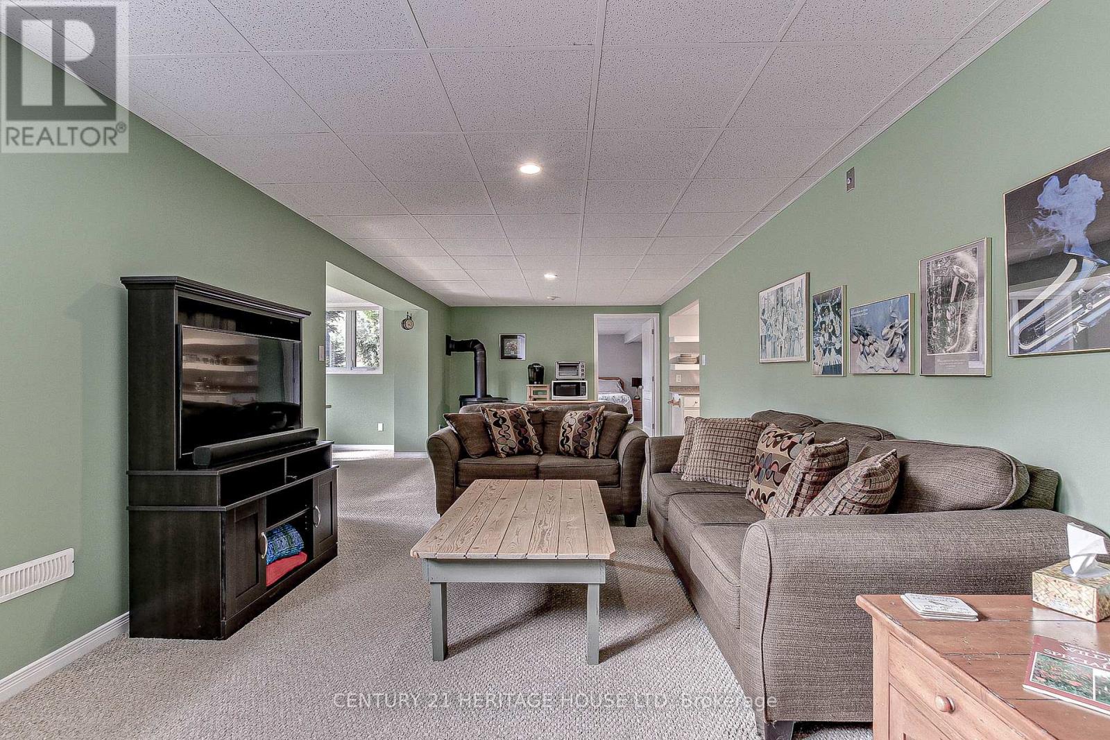 641 George Street, Central Elgin, Ontario  N5L 1H4 - Photo 31 - X12270336