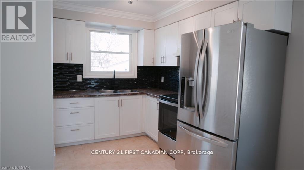 Main - 1072 Jalna Boulevard, London South, Ontario  N6E 2J5 - Photo 2 - X12270360