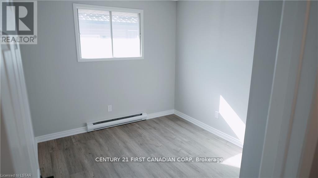 Main - 1072 Jalna Boulevard, London South, Ontario  N6E 2J5 - Photo 7 - X12270360