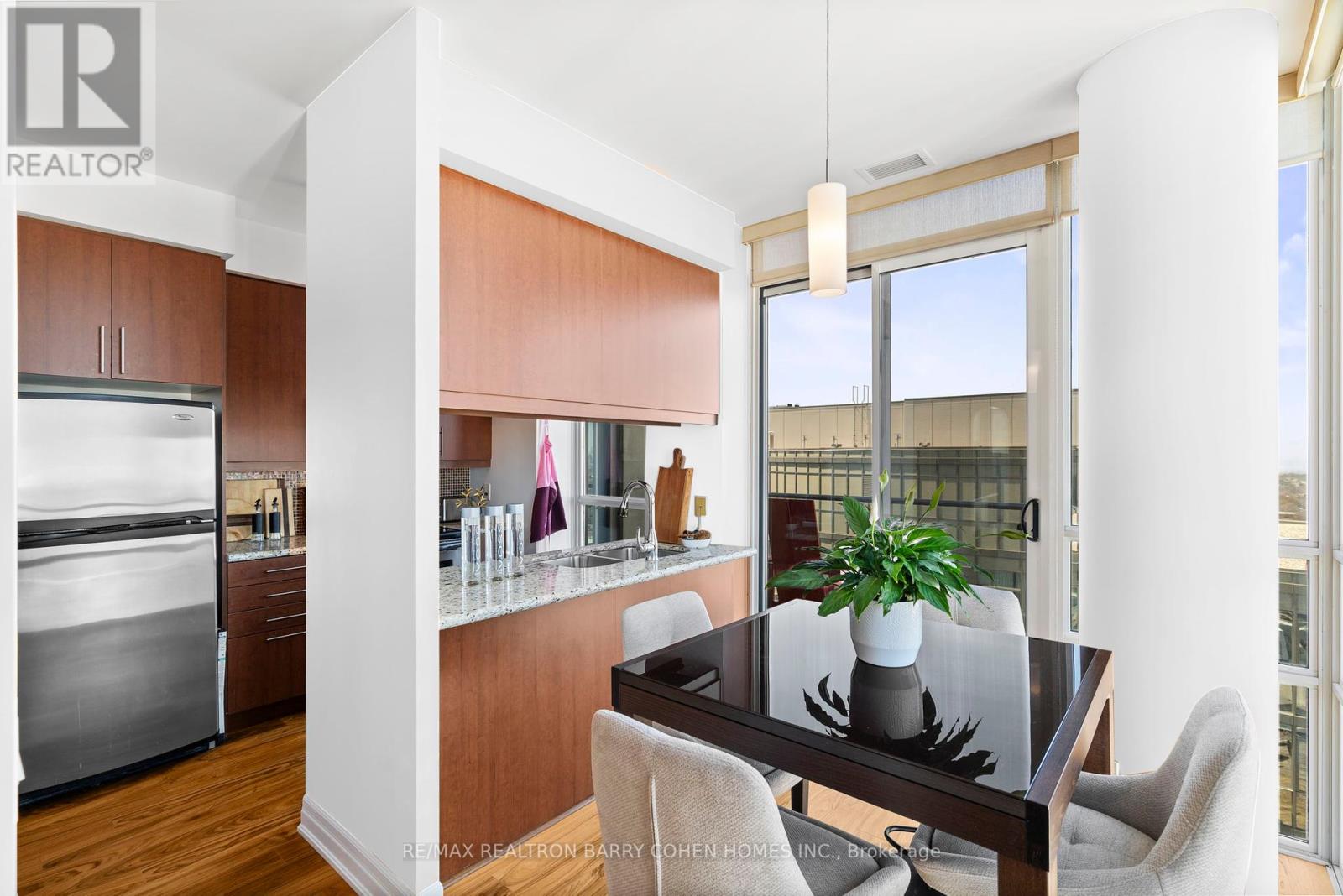 2103 - 500 St Clair Avenue W, Toronto (Humewood-Cedarvale), Ontario  M6C 1A8 - Photo 12 - C12270186