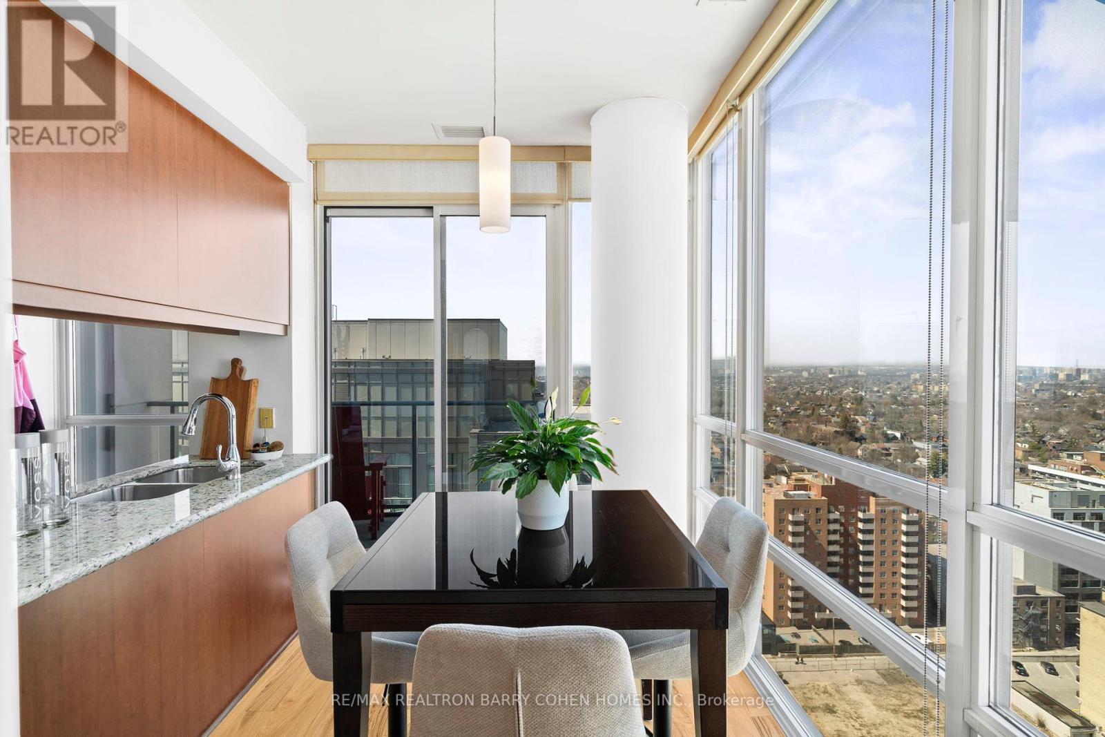 2103 - 500 St Clair Avenue W, Toronto (Humewood-Cedarvale), Ontario  M6C 1A8 - Photo 13 - C12270186