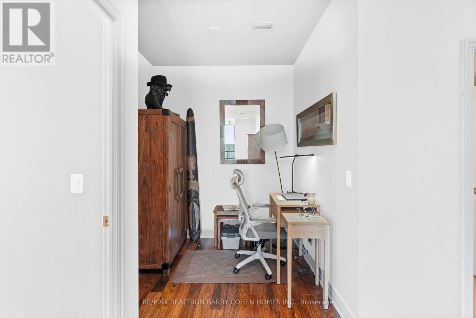2103 - 500 St Clair Avenue W, Toronto (Humewood-Cedarvale), Ontario  M6C 1A8 - Photo 23 - C12270186
