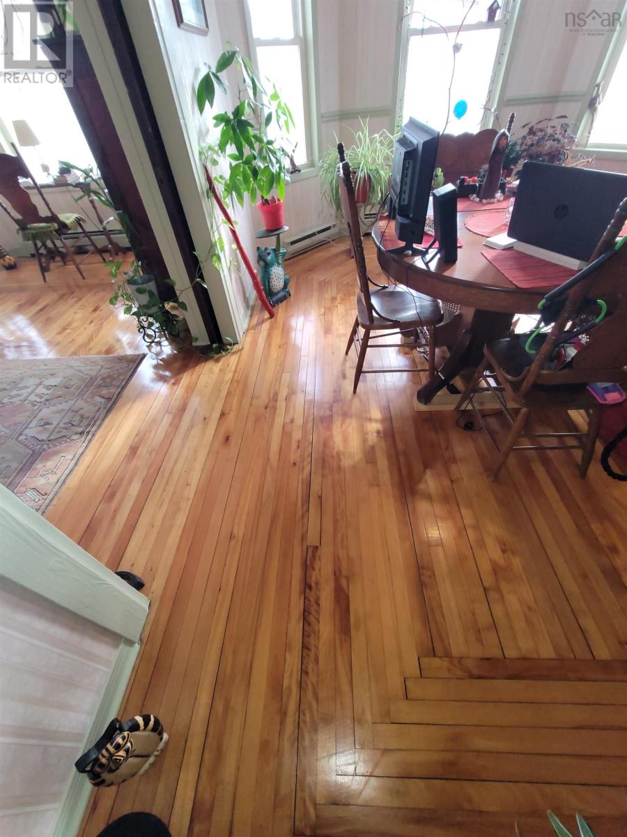 218 York Street, Glace Bay, Nova Scotia  B1A 2L8 - Photo 9 - 202516949