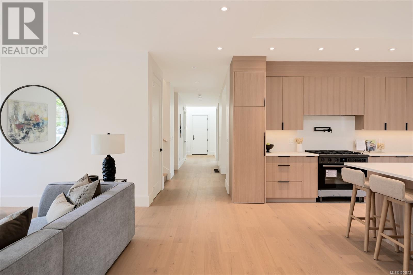 Property at 1624 Warren Gdns image 3