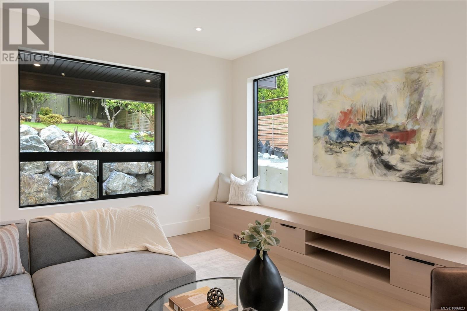 Property at 1624 Warren Gdns image 2