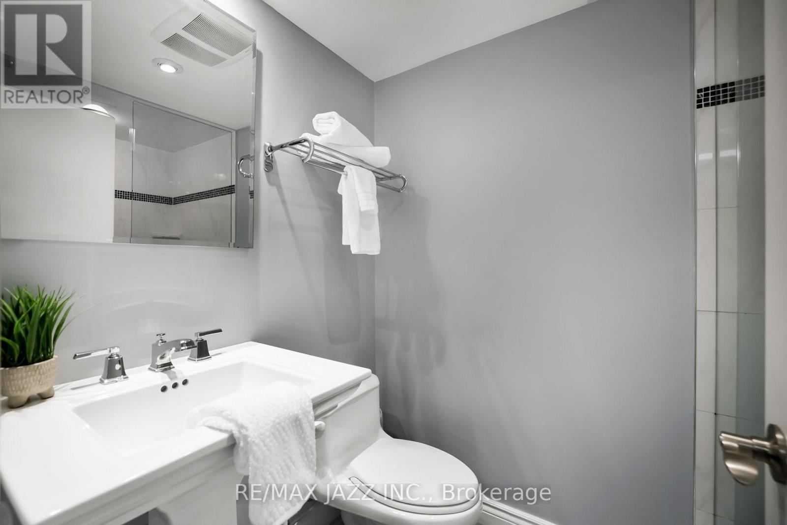 690 Bessborough Drive, Oshawa, Ontario  L1G 4H2 - Photo 36 - E12270313