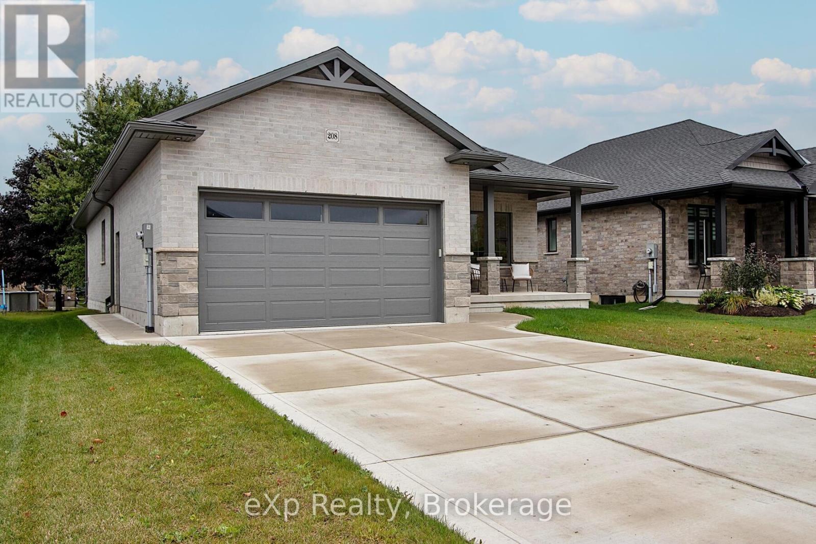 208 Duncan Street, West Perth (Mitchell), Ontario  N0K 1N0 - Photo 2 - X12270334