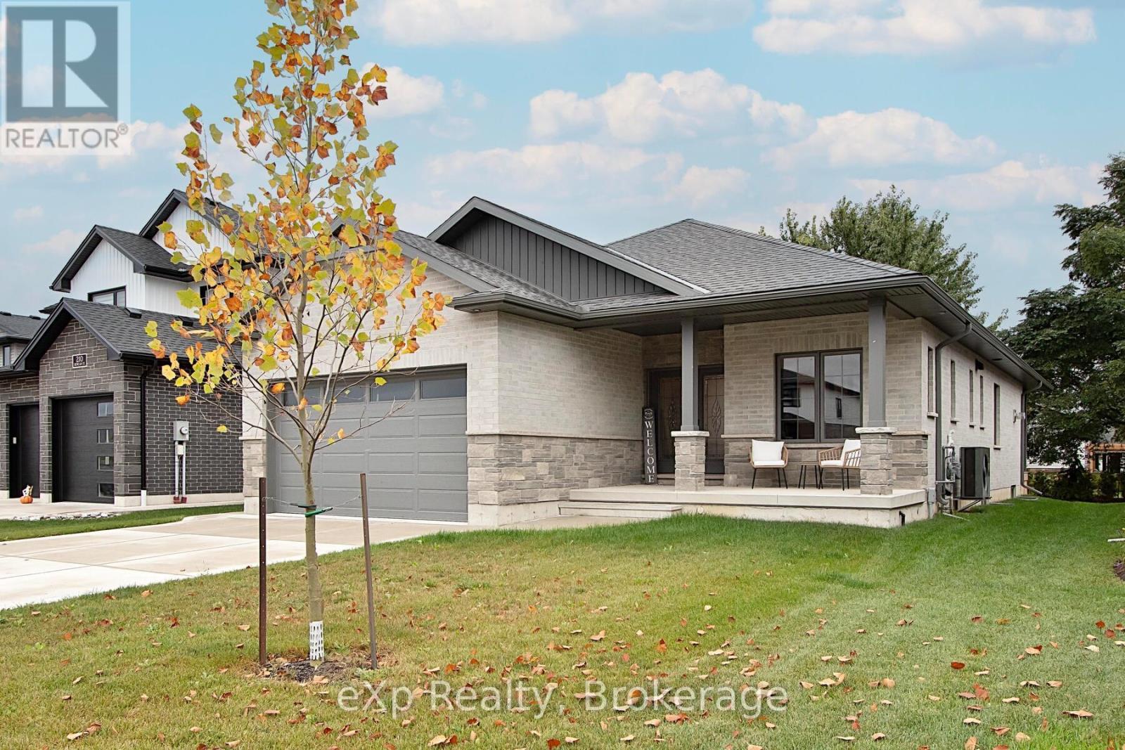 208 Duncan Street, West Perth (Mitchell), Ontario  N0K 1N0 - Photo 3 - X12270334