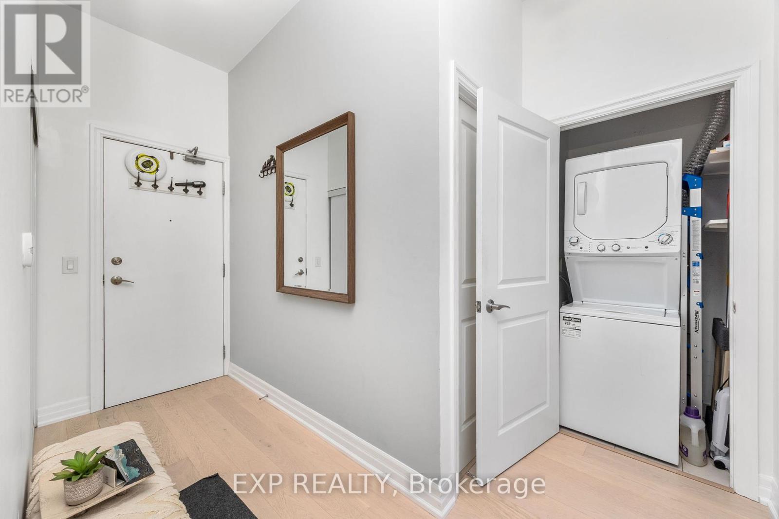 210 - 500 St Clair Avenue W, Toronto (Humewood-Cedarvale), Ontario  M6C 1A8 - Photo 13 - C12270410
