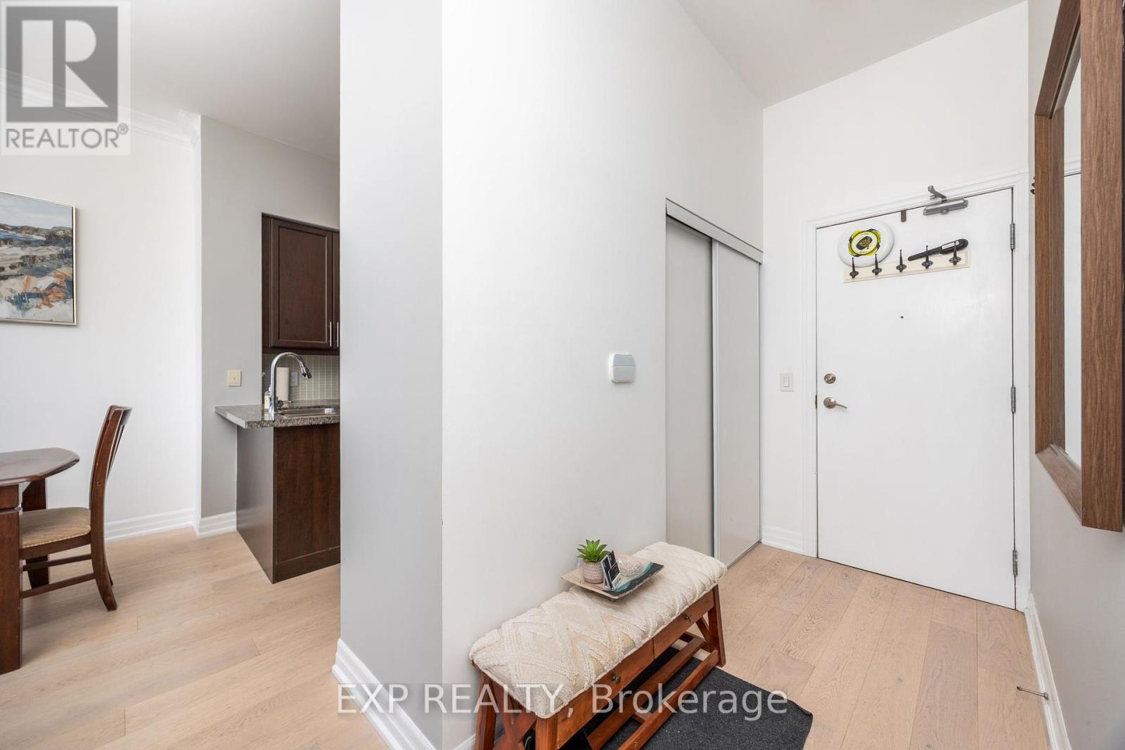 210 - 500 St Clair Avenue W, Toronto (Humewood-Cedarvale), Ontario  M6C 1A8 - Photo 2 - C12270410