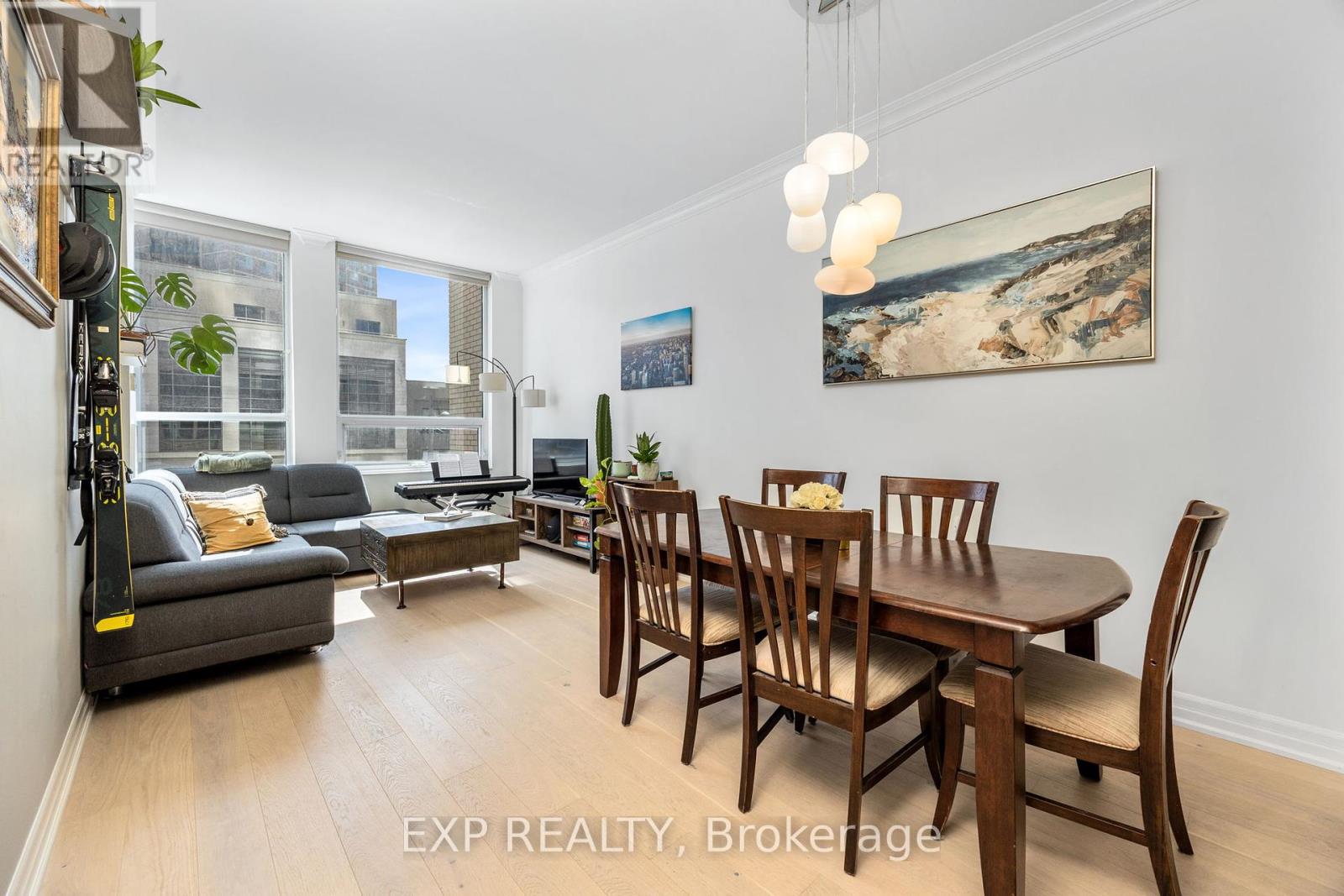 210 - 500 St Clair Avenue W, Toronto (Humewood-Cedarvale), Ontario  M6C 1A8 - Photo 3 - C12270410
