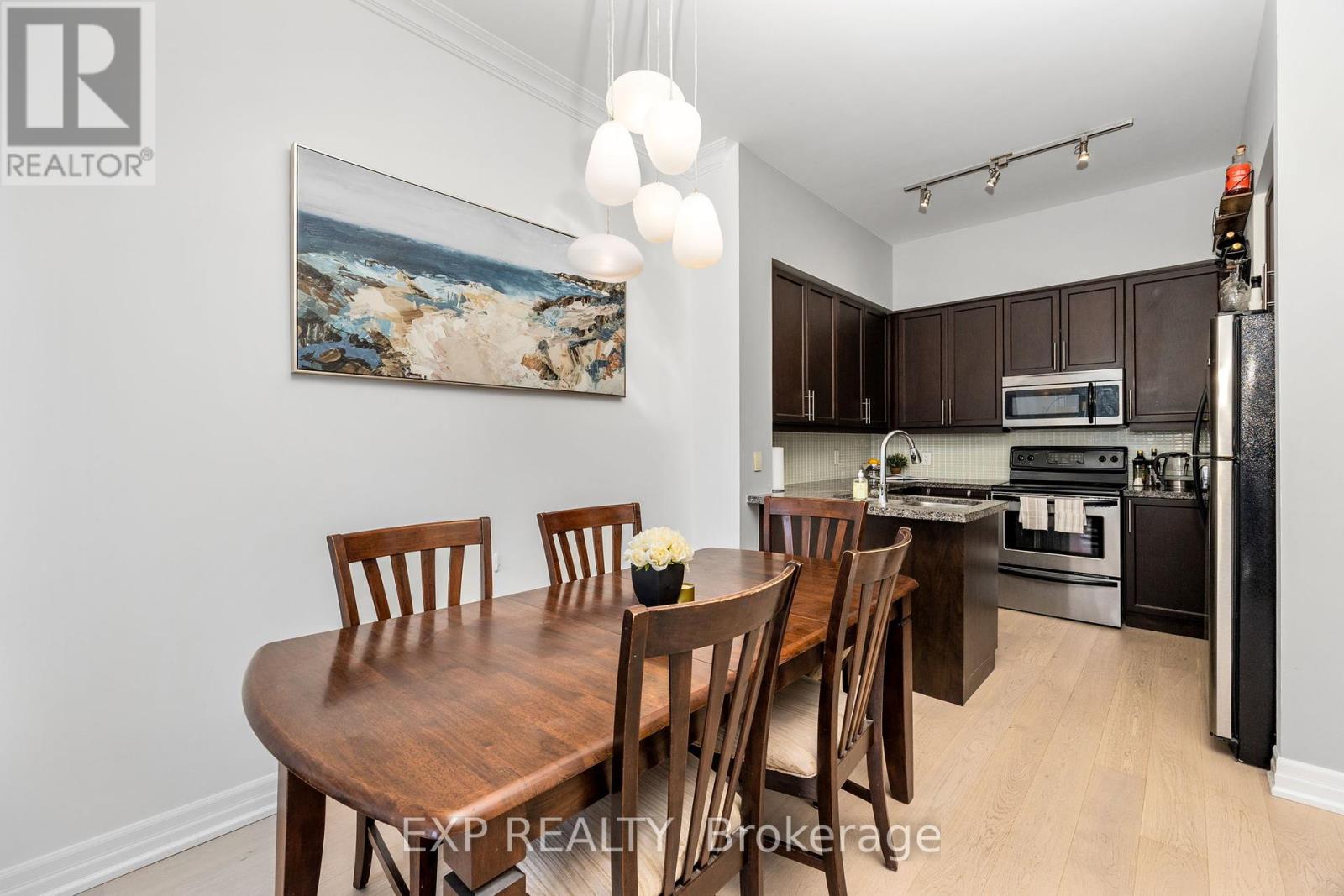 210 - 500 St Clair Avenue W, Toronto (Humewood-Cedarvale), Ontario  M6C 1A8 - Photo 4 - C12270410