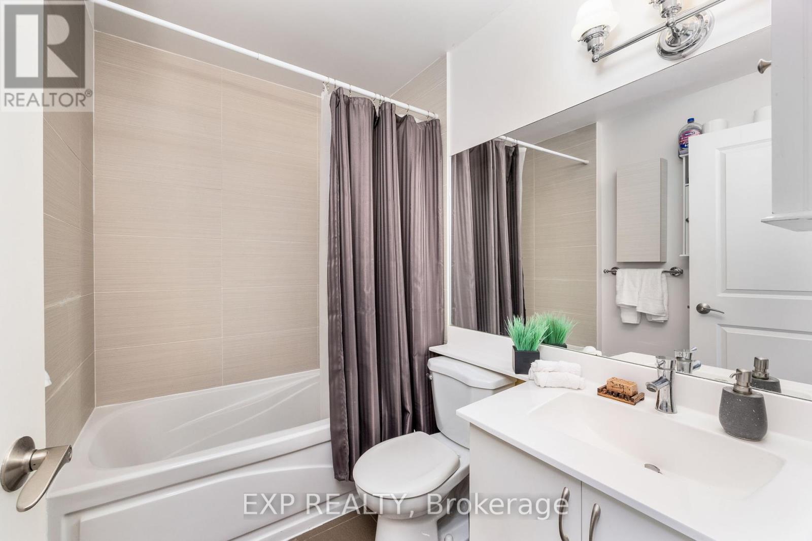 210 - 500 St Clair Avenue W, Toronto (Humewood-Cedarvale), Ontario  M6C 1A8 - Photo 9 - C12270410