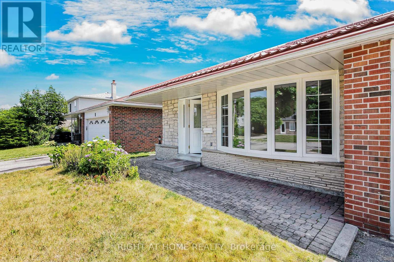 Property at 3 GLENDOWER CIRCUIT image 2