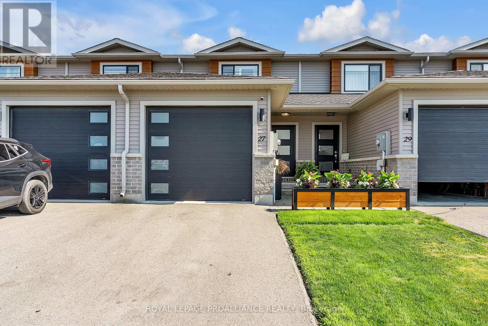 Property at 27 RIDGEWAY PLACE image 2