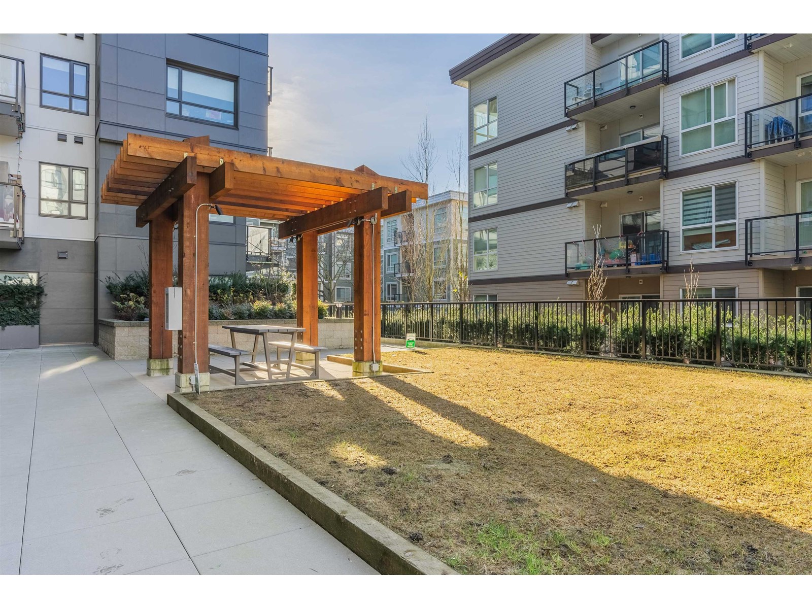 220 13789 107a Avenue, Surrey, British Columbia  V3T 0B8 - Photo 6 - R3024253