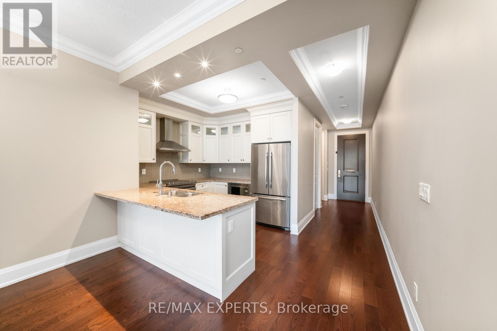 317 - 9909 Pine Valley Drive, Vaughan, Ontario  L4L 1A6 - Photo 7 - N12270280