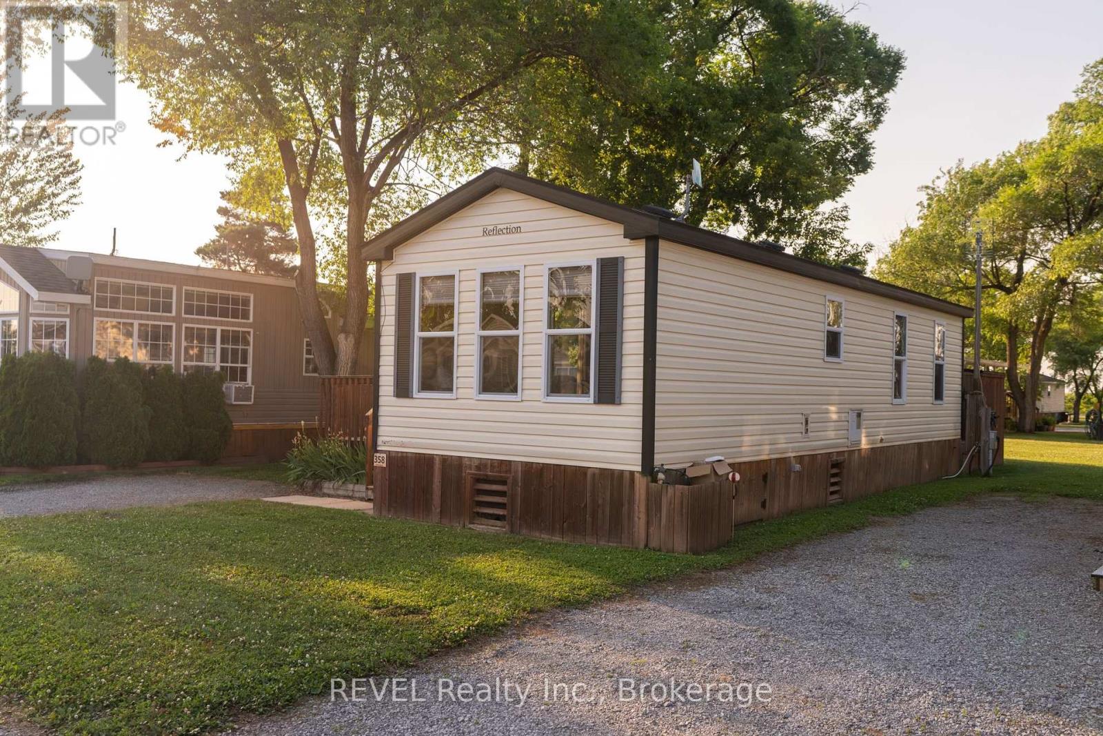 358 - 1501 Line 8 Road, Niagara-On-The-Lake, Ontario  L0S 1J0 - Photo 3 - X12270492