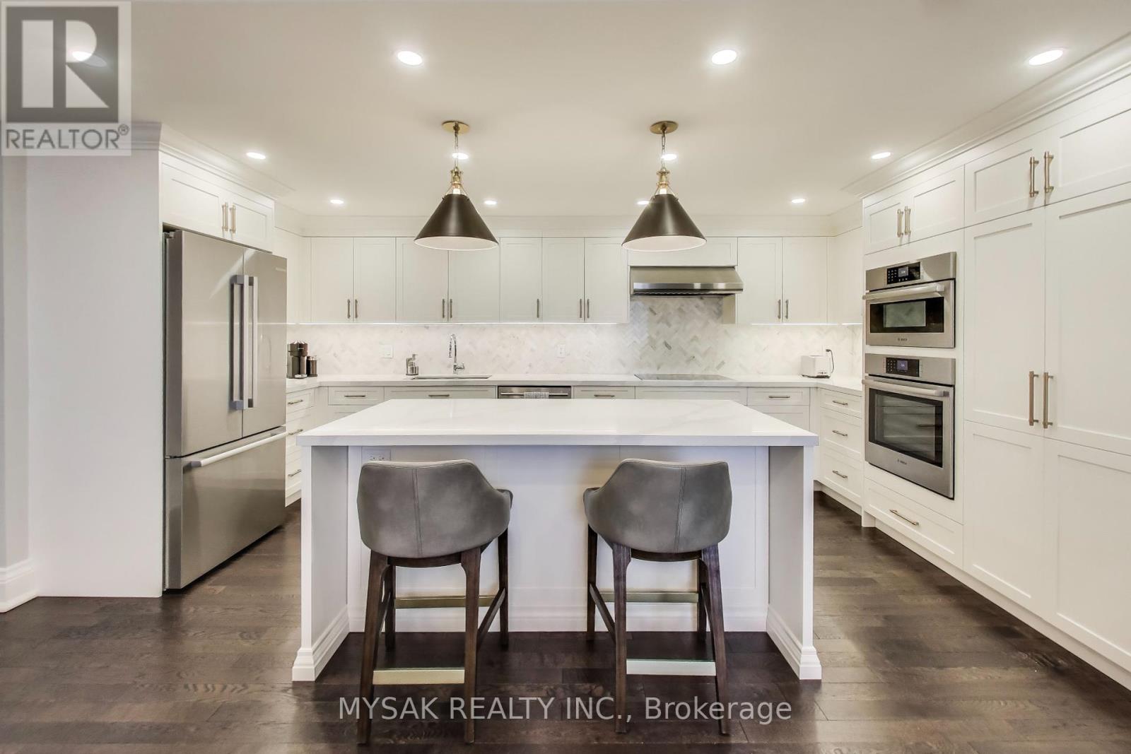 Property at 4504 - 2045 LAKE SHORE BOULEVARD W image 1