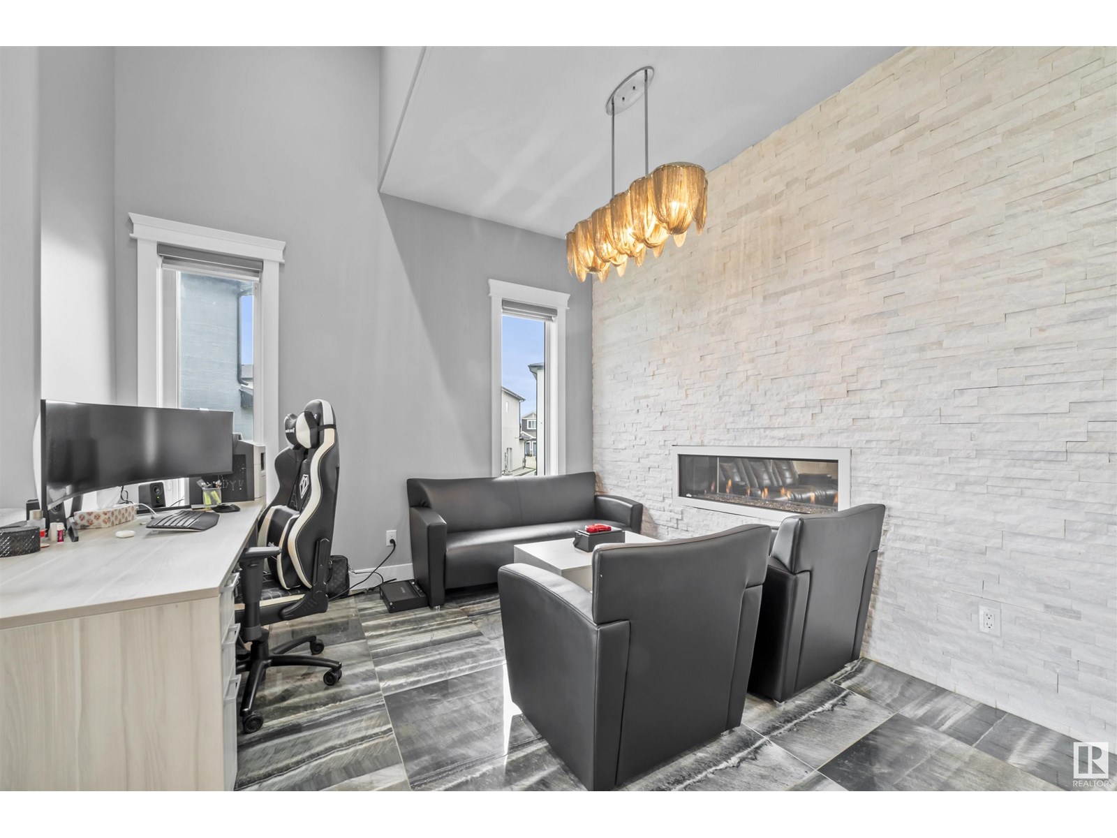 Property at 1012 148 AV NW image 4