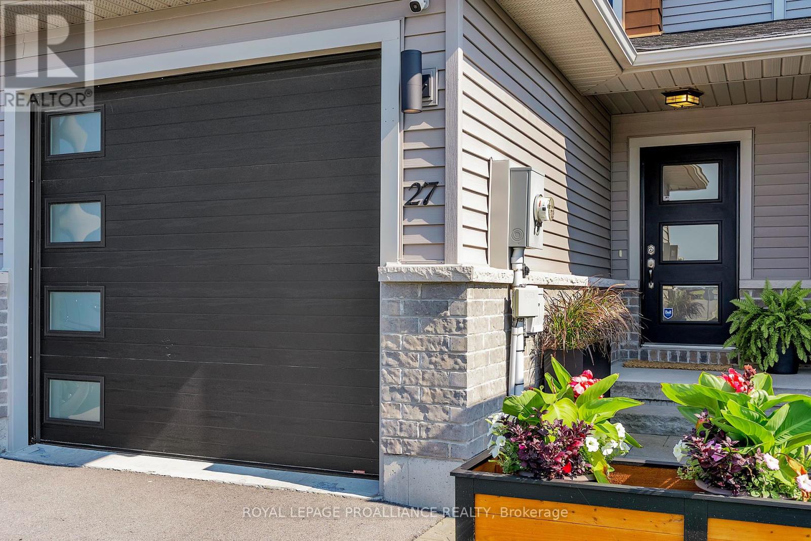 Property at 27 RIDGEWAY PLACE image 1