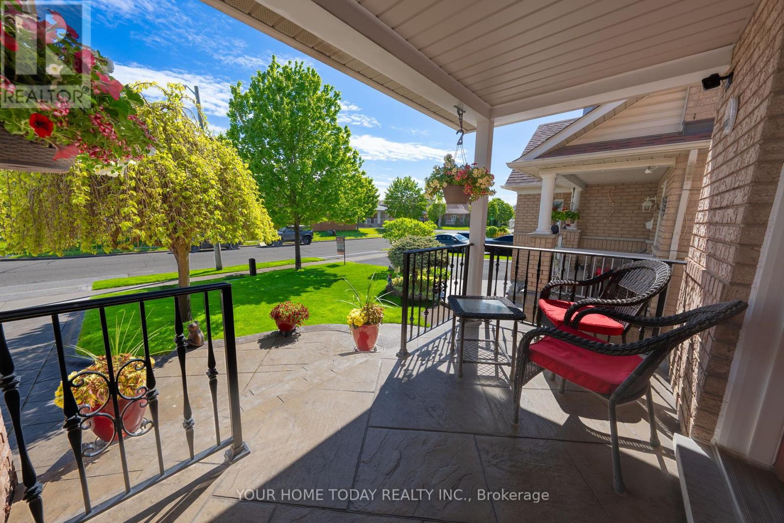 Property at 208 VAN SCOTT DRIVE image 4