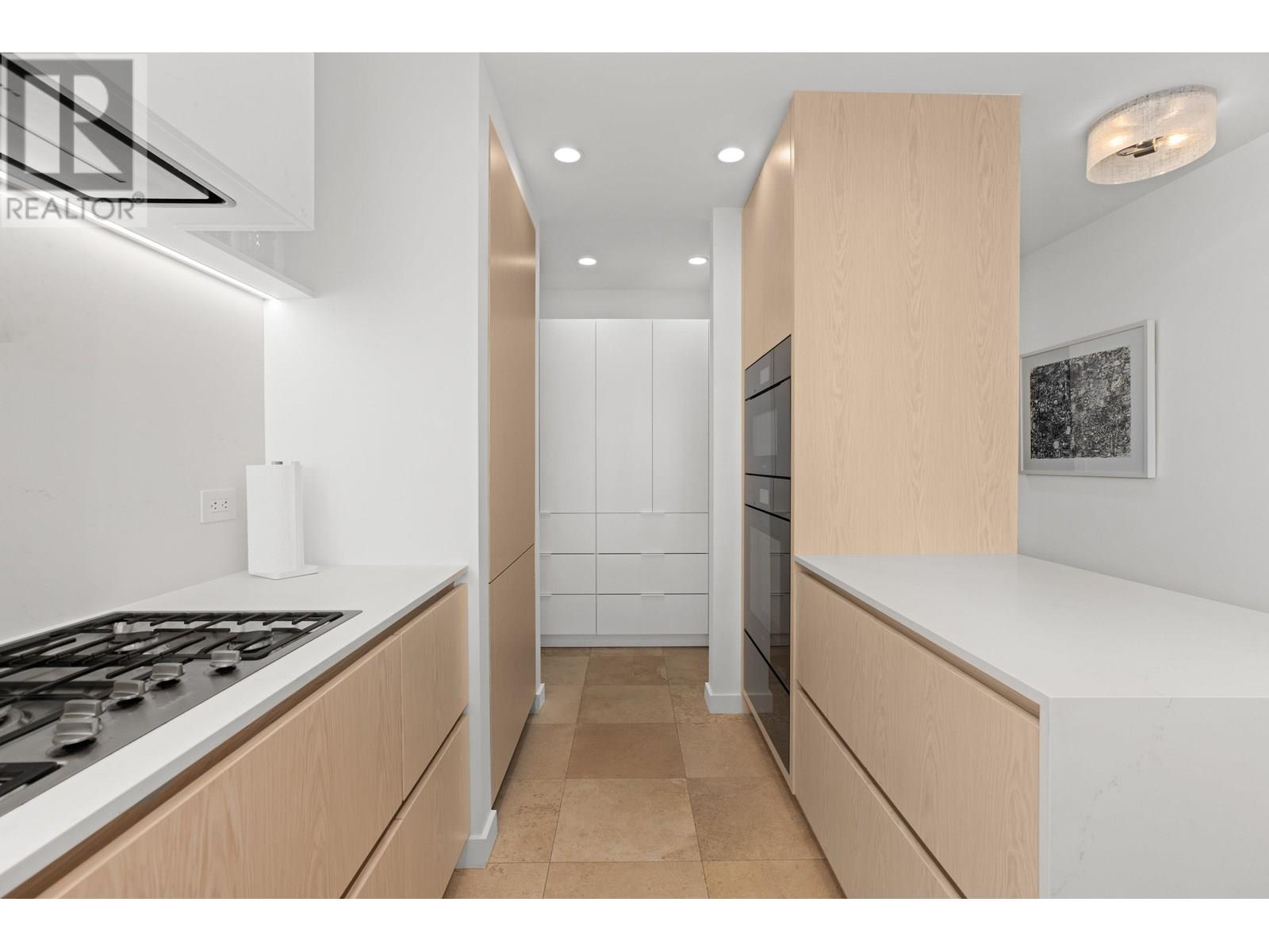 701 628 Kinghorne Mews, Vancouver, British Columbia  V6Z 3H6 - Photo 6 - R2998400