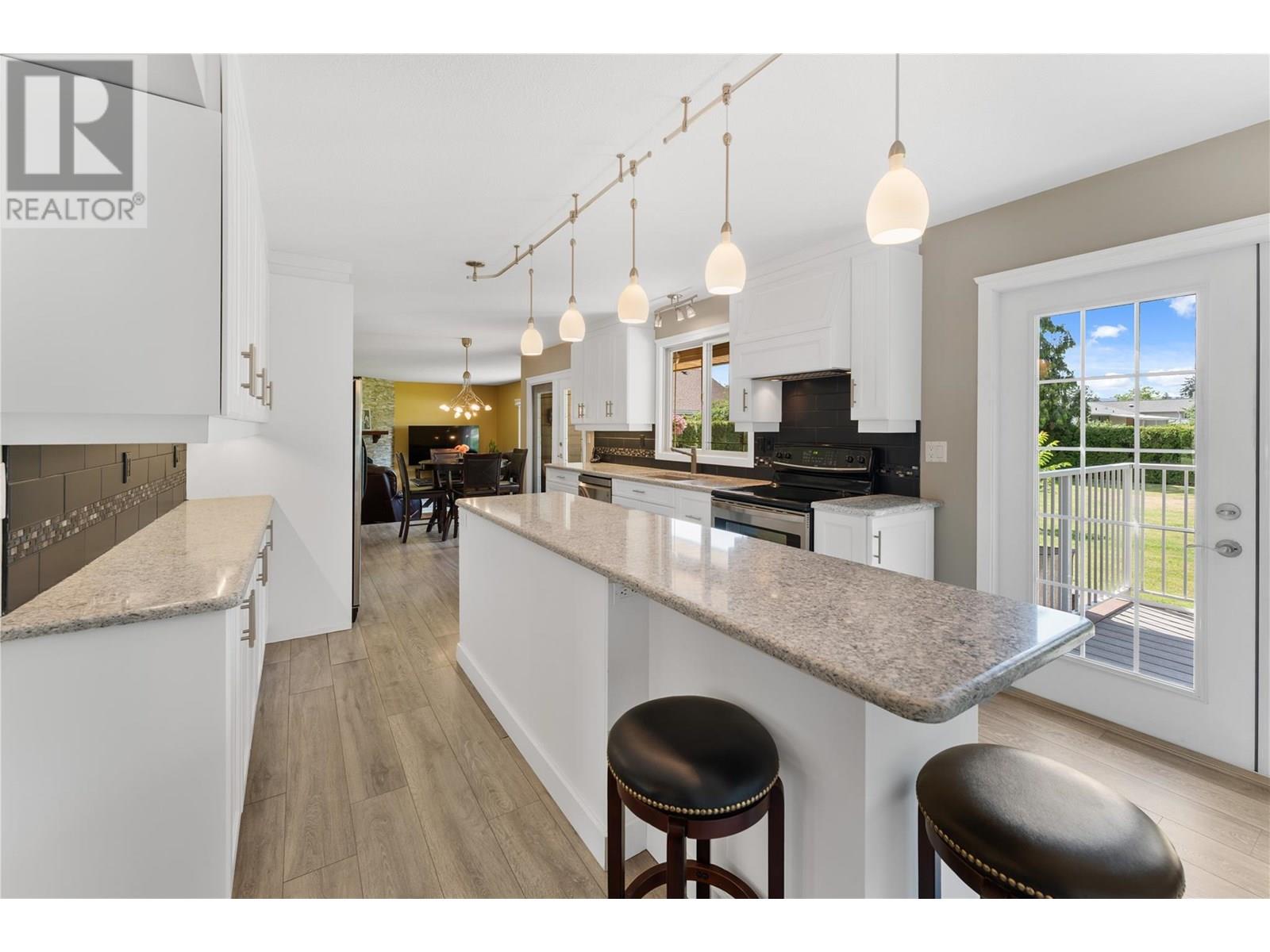 4492 Swaisland Road, Kelowna, British Columbia  V1W 1Y7 - Photo 8 - 10353865