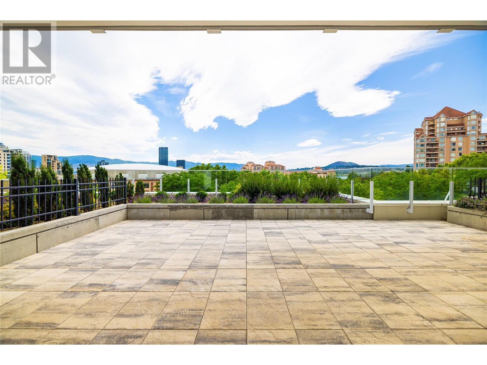 1181 Sunset Drive Unit# 402, Kelowna, British Columbia  V1Y 0L4 - Photo 2 - 10354215