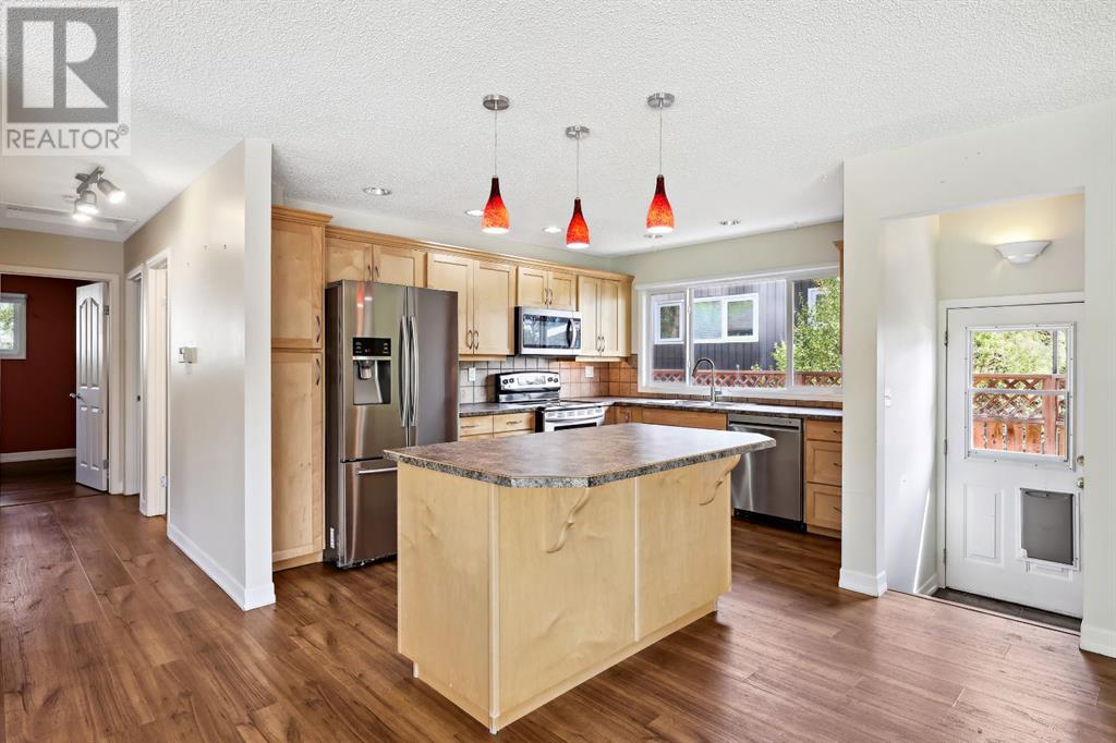 Property at 207 Lake Ontario Place SE image 5